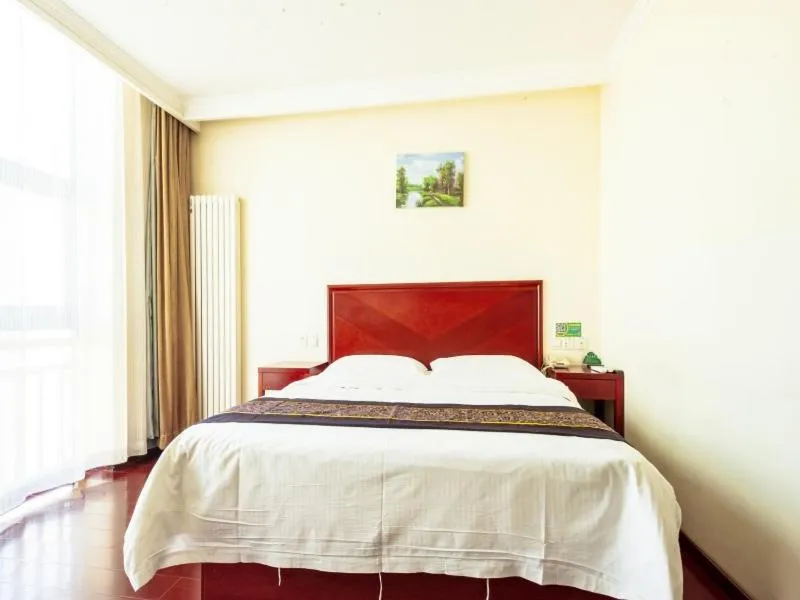 Bed in GreenTree Inn HeBei ChengDe Railway Station Southeast ChengDe Century City Business Hotel