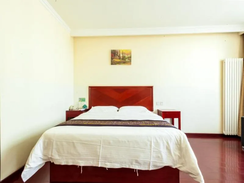 Bed in GreenTree Inn HeBei ChengDe Railway Station Southeast ChengDe Century City Business Hotel