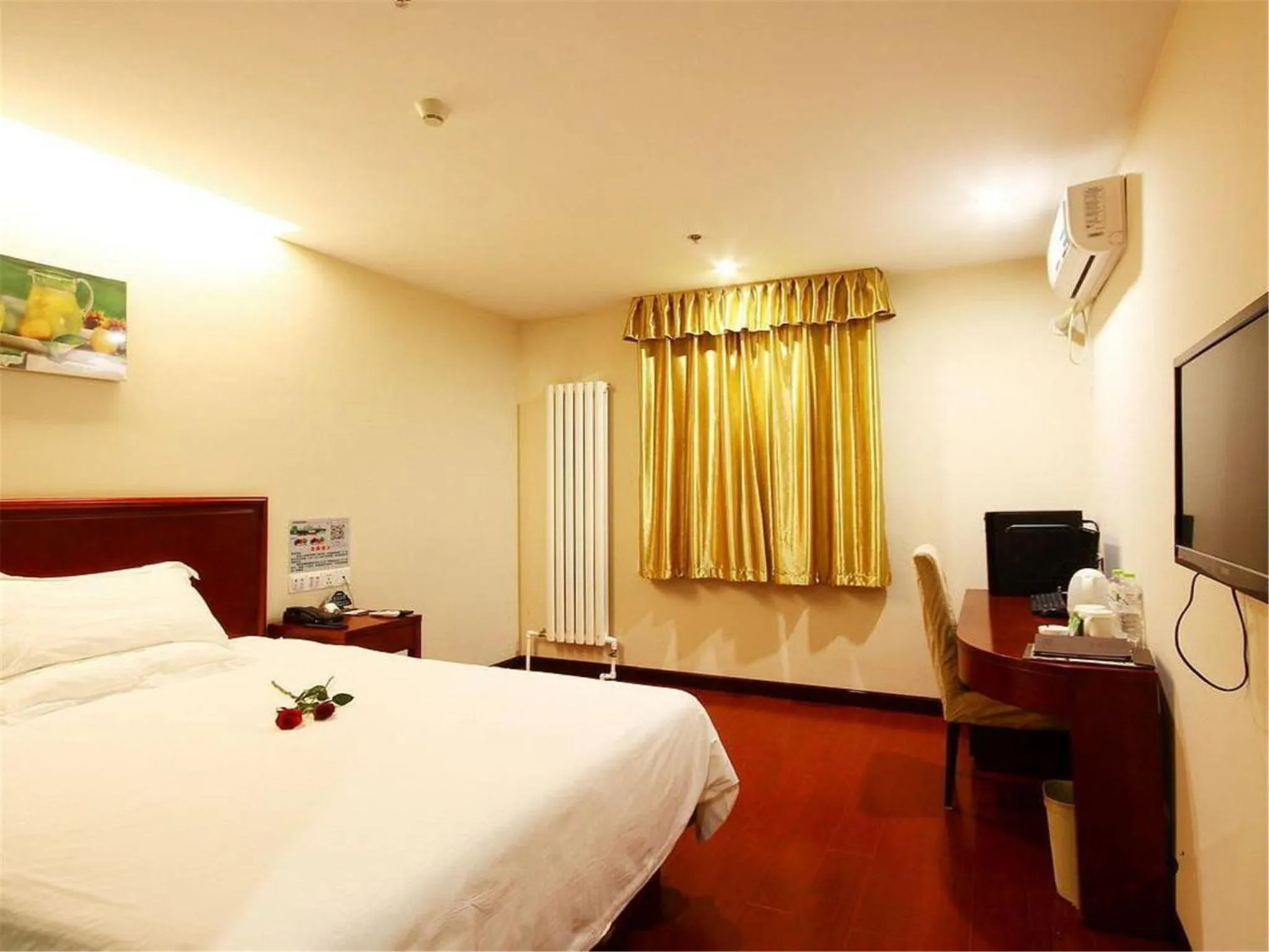 Bedroom, Bed in GreenTree Inn Hebei Tangshan Leting East Maoyuan Street Third Middle School Business Hotel
