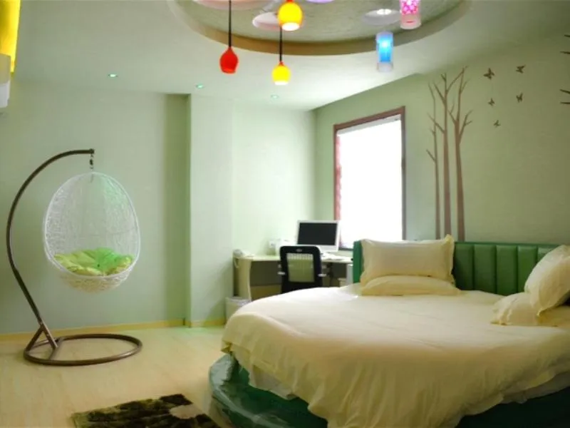 Bed in GreenTree Inn ShanXi LuLiang FengShan Road Central Park Express Hotel