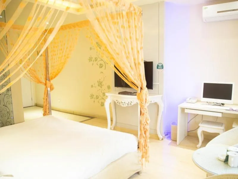 Bed in GreenTree Inn ShanXi LuLiang FengShan Road Central Park Express Hotel