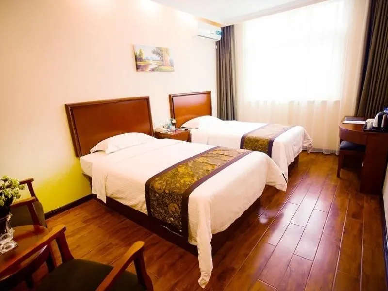 Bed in GreenTree Inn HeNan XinXiang LaoDong S) Street ZangYing Bridge Business Hotel