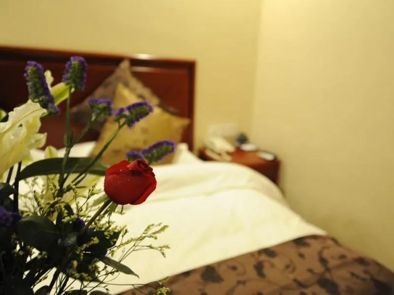 Bed in GreenTree Inn ShanDong YanTai Development Zone International Airport Shell Hotel