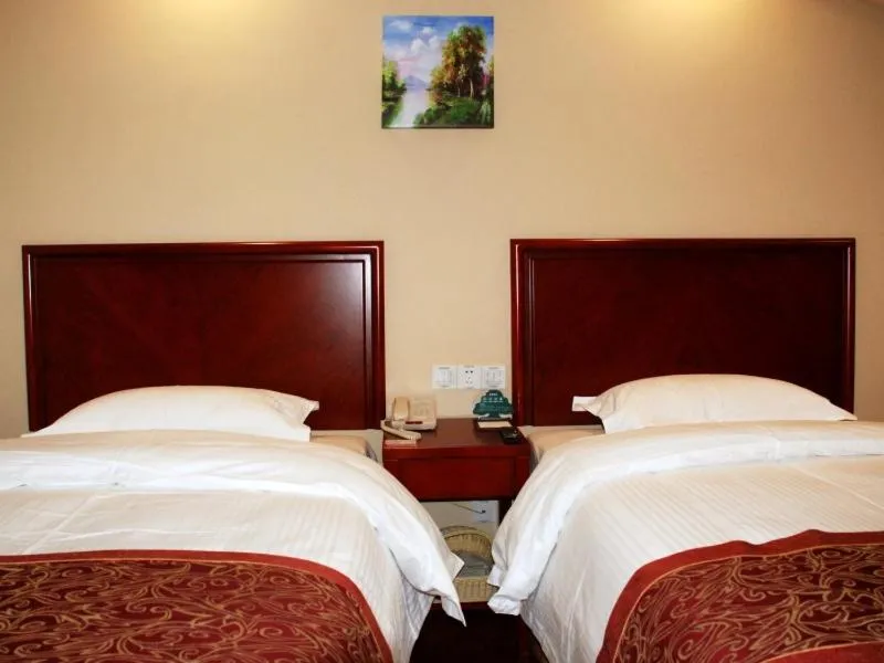 Bed in GreenTree Inn ShanDong WeiFang LinQu ZhanQian Road LuChuan Business Hotel
