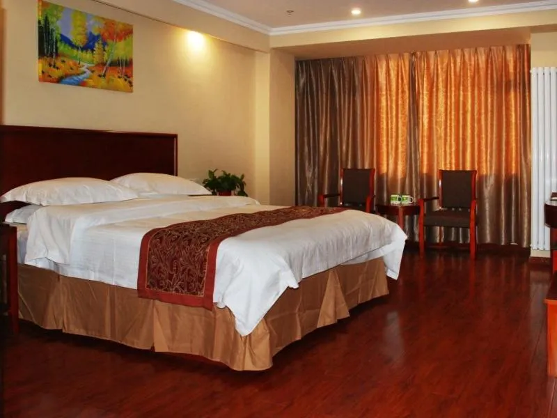 Bed in GreenTree Inn ShanDong WeiFang LinQu ZhanQian Road LuChuan Business Hotel
