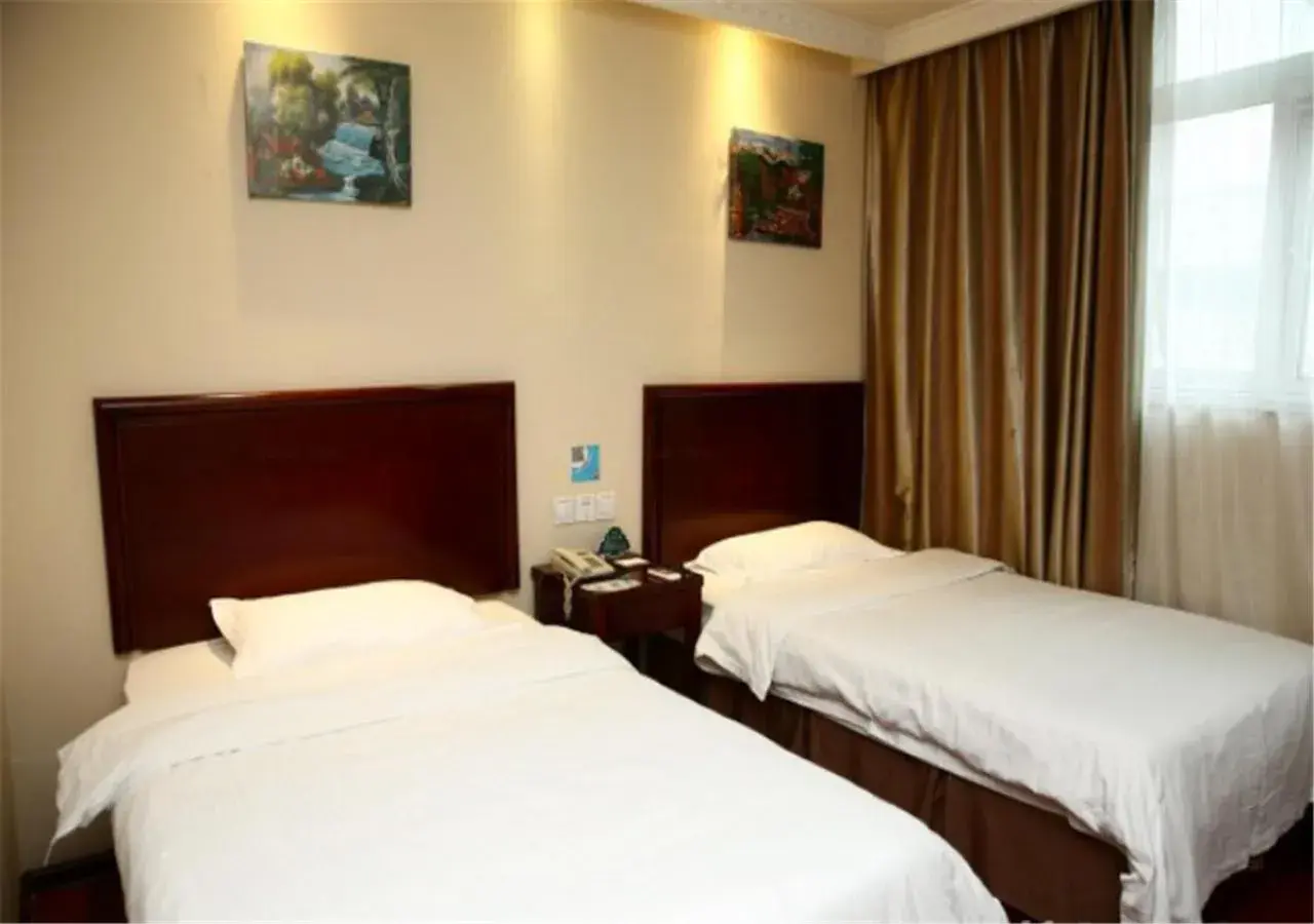 Bed in GreenTree Inn ShanDong JiNing ZouCheng ChangPingShan Road ChangPing Garden Express Hotel Bed in GreenTree Inn ShanDong JiNing ZouCheng ChangPingShan Road ChangPing Garden Express Hotel