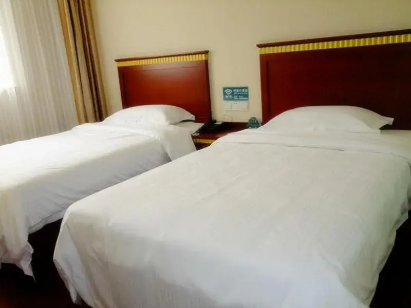 Bed in GreenTree Inn AnHui FuYang Railway StationW) XiangYang Road Business Hotel Bed in GreenTree Inn AnHui FuYang Railway StationW) XiangYang Road Business Hotel