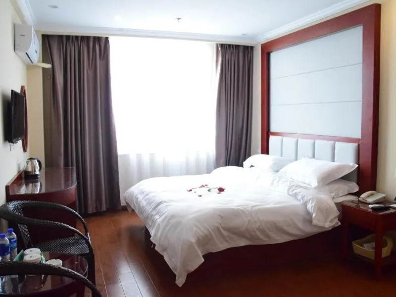 Bed in GreenTree Inn AnHui FuYang Railway StationW) XiangYang Road Business Hotel