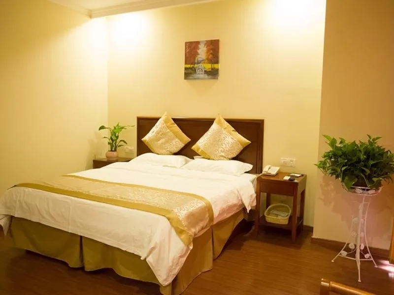 Bed in GreenTree Inn ShanDong ZaoZhuang TengZhou FuQian Road LongQuan Square Business Hotel