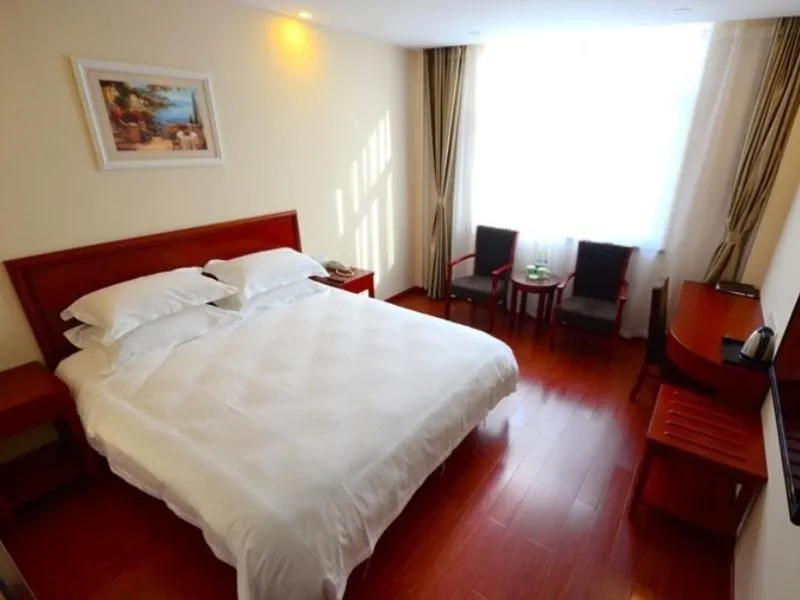 Bed in GreenTree Inn ShanDong LiaoCheng YangGu HuangShan Road ShiZiLou Express Hotel