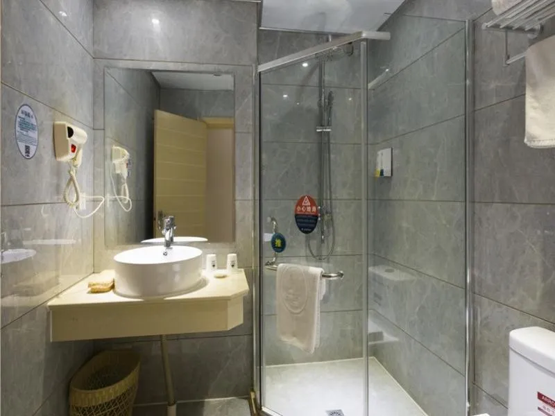 GreenTree Inn Jiangxi Yingtan Railway Station Square Business Hotel