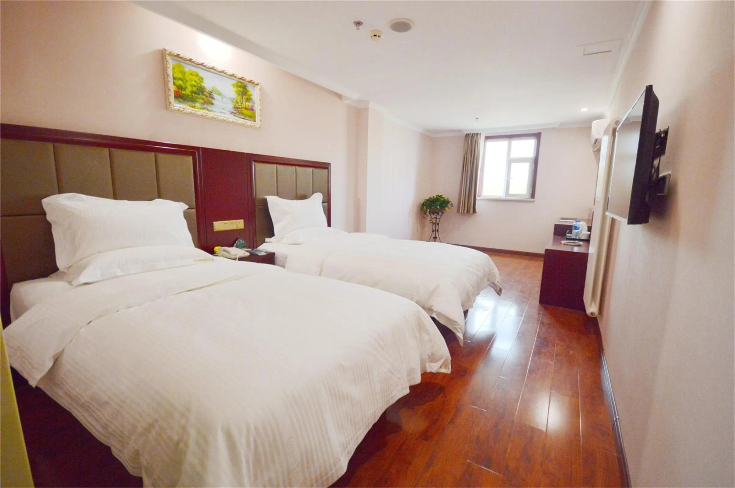 Bedroom in GreenTree Inn JiangXi JiuJiang Railway Station Front HongXiang Business Hotel