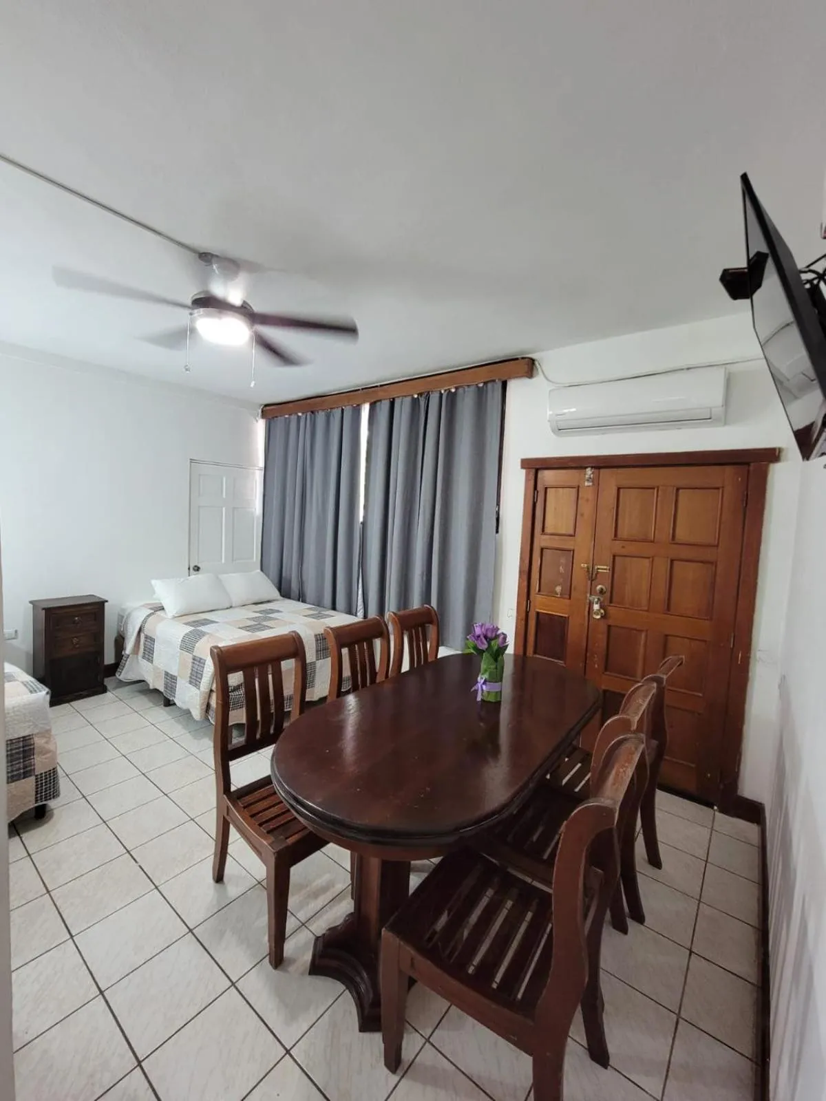 Quadruple Room in Hotel Casa Flores de Tikal