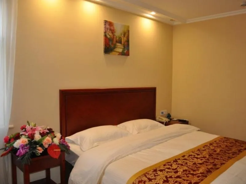 Bed in GreenTree Inn Beijing Changyang Town Jiazhou Shuijun Express Hotel
