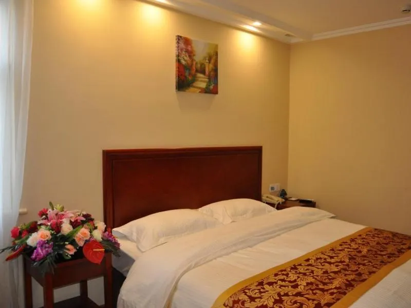 Bed in GreenTree Inn Beijing Changyang Town Jiazhou Shuijun Express Hotel