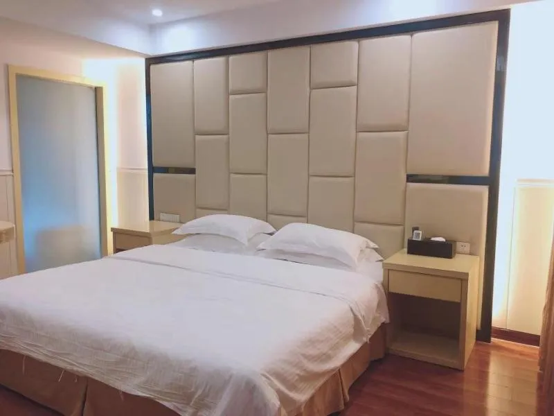 Bed in GreenTree Inn AnHui HuangShan She County HuiZhou Ancient City Middle HuangShan Road Business Hotel