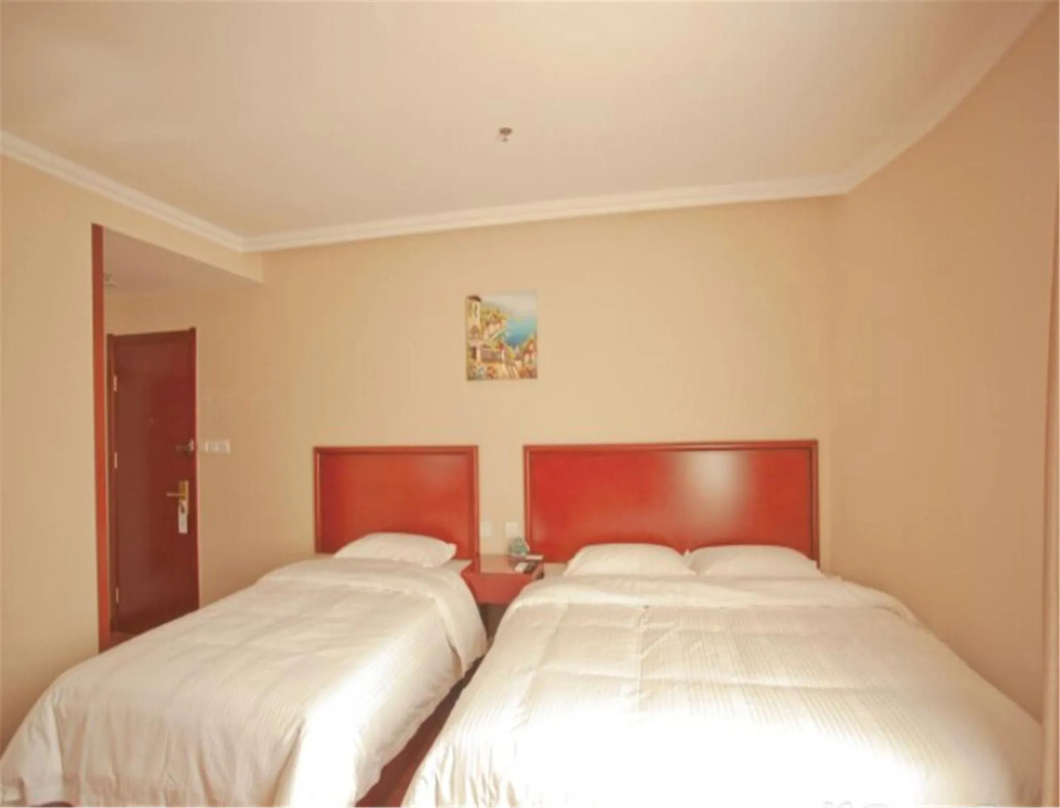 Photo of the whole room, Bed in GreenTree Inn Liaoning Dalian Railway Station South Shengli Square Express Hotel