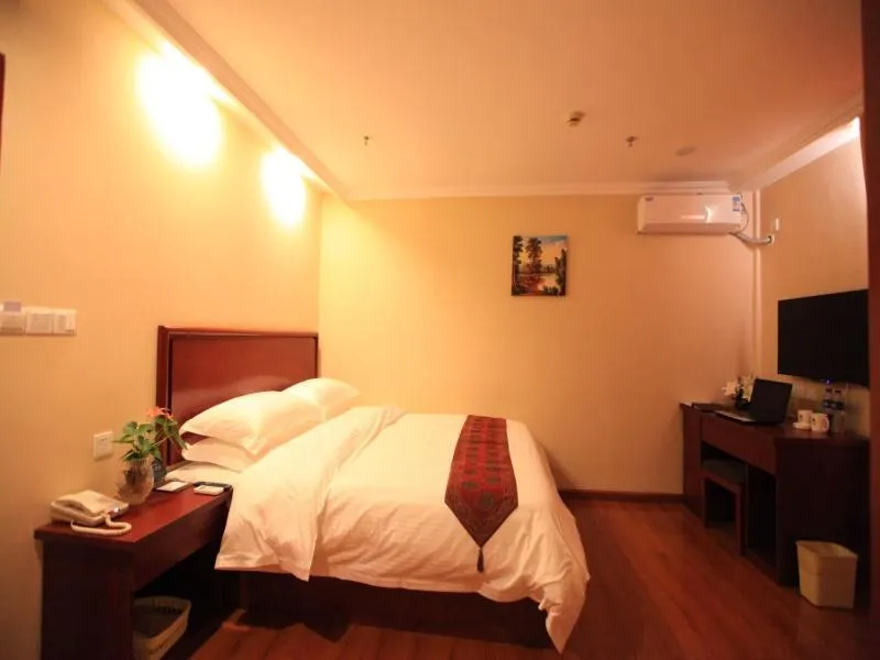 Bed in GreenTree Inn Liaoning Dalian Railway Station South Shengli Square Express Hotel