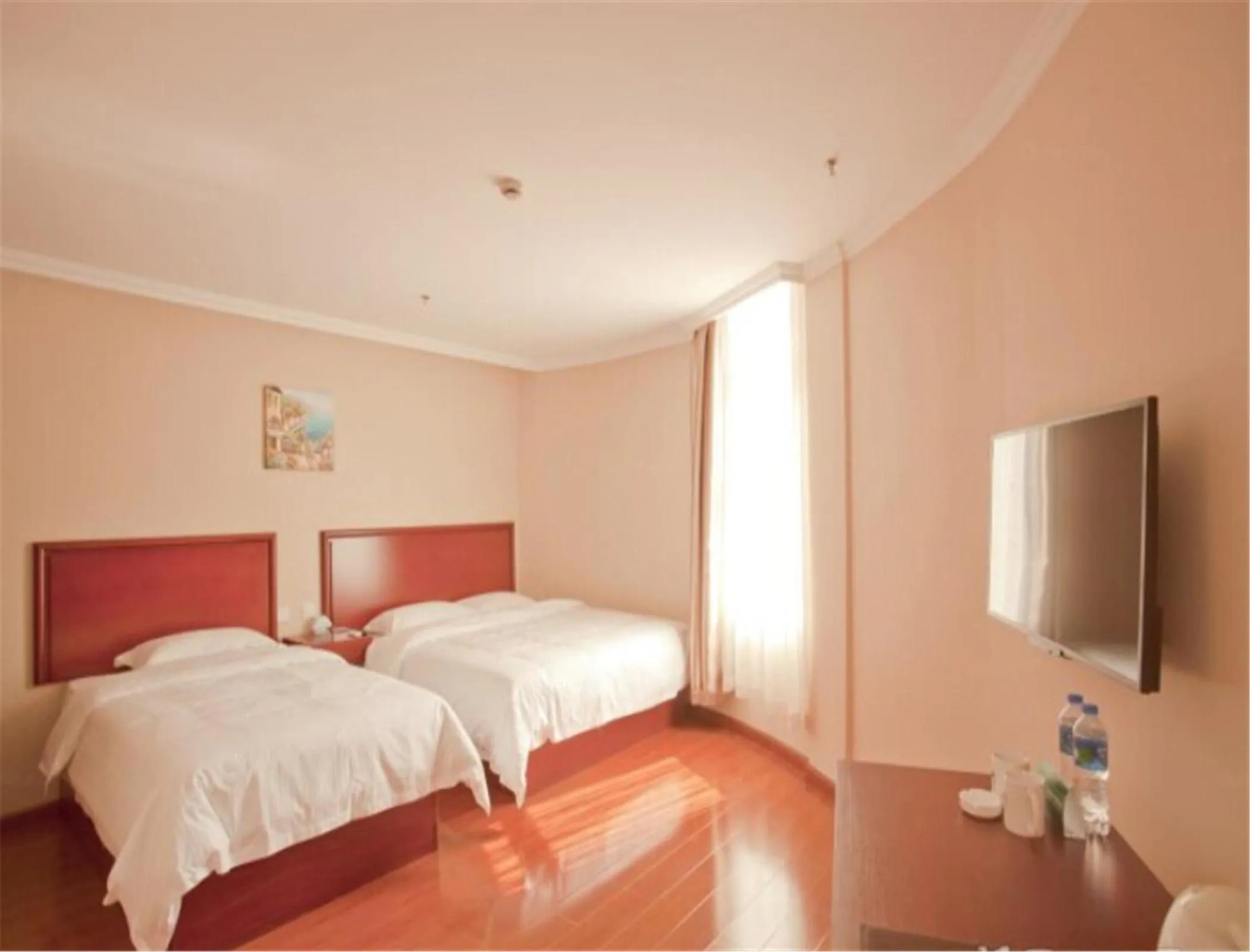 Photo of the whole room, Bed in GreenTree Inn Liaoning Dalian Railway Station South Shengli Square Express Hotel