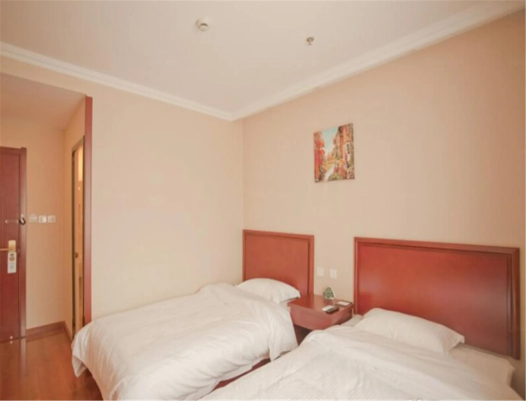 Photo of the whole room, Bed in GreenTree Inn Liaoning Dalian Railway Station South Shengli Square Express Hotel