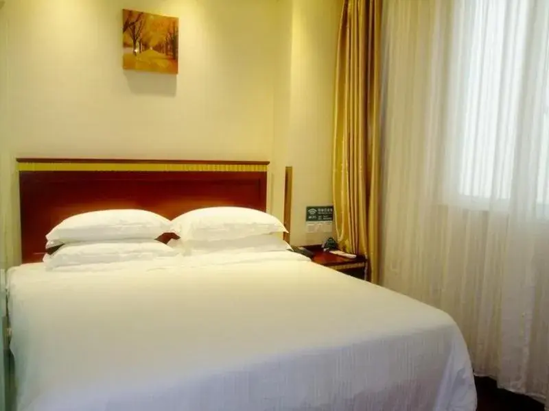 Bed in GreenTree Inn JiangSu Wuxi DongTing Leather City Express Hotel