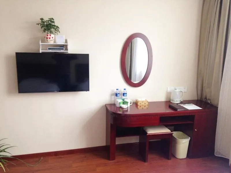 GreenTree Inn JiangSu WuXi BaShi HuaXiaQingCheng XiGang Road Shell Hotel