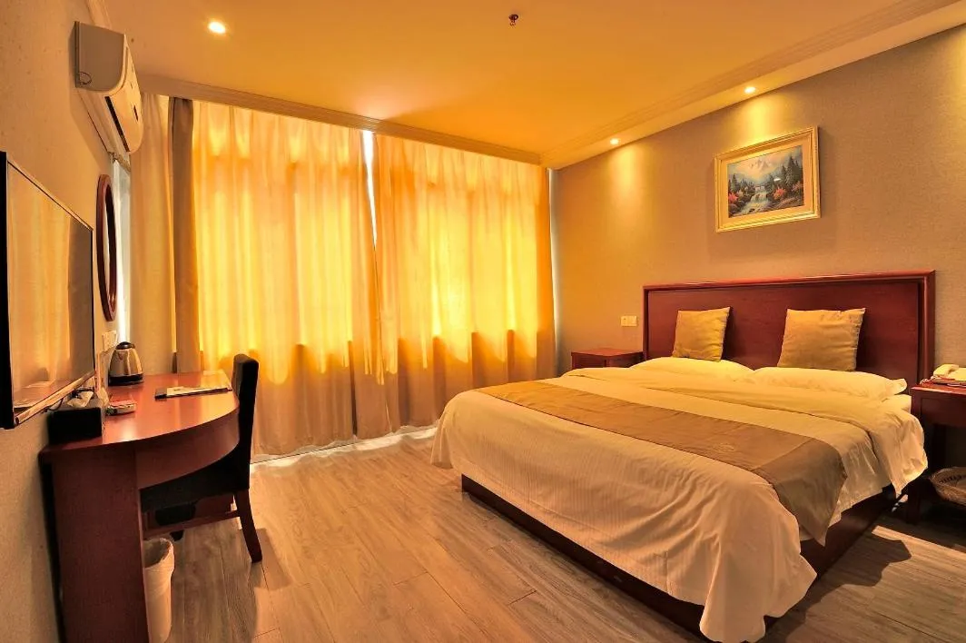 Bed in GreenTree Alliance JiangSu SuZhou Industrial Park LianFeng Plaza Hotel