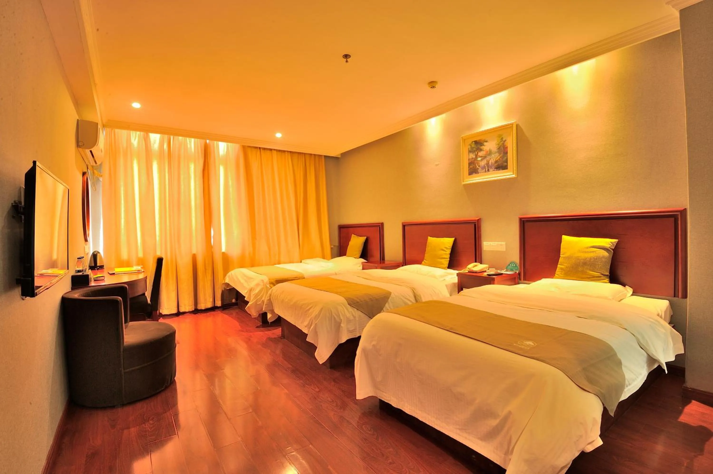 Bed in GreenTree Alliance JiangSu SuZhou Industrial Park LianFeng Plaza Hotel