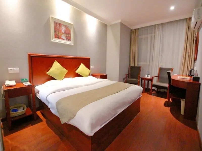Bed in GreenTree Alliance JiangSu SuZhou Industrial Park LianFeng Plaza Hotel