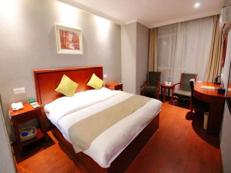 Bed in GreenTree Alliance JiangSu SuZhou Industrial Park LianFeng Plaza Hotel