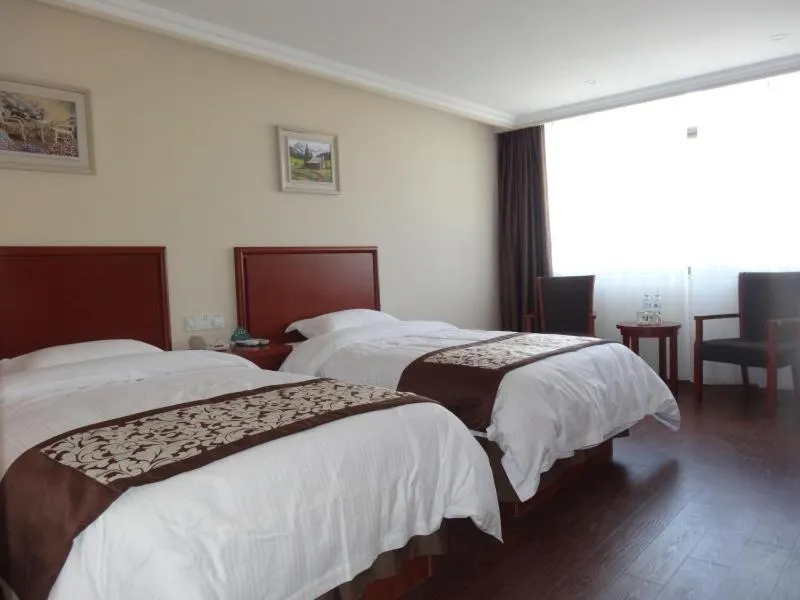 Bed in GreenTree Inn JiangSu YanCheng XiangShui ChenJiaGang RenMin E) Road HuangHai Road Business Hotel