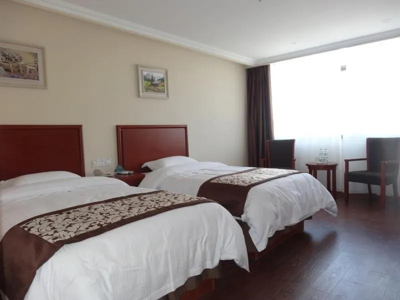 Bed in GreenTree Inn JiangSu YanCheng XiangShui ChenJiaGang RenMin E) Road HuangHai Road Business Hotel