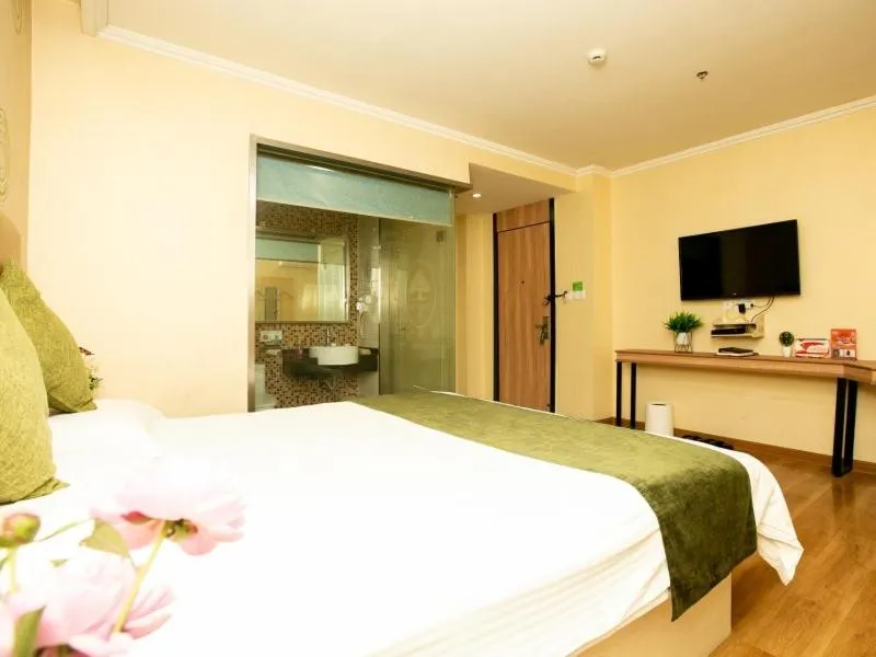Bed in GreenTree Inn JiangSu XuZhou Feng County LiuBang Plaza Express Hotel