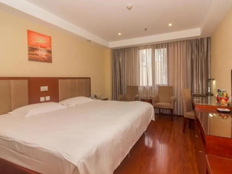 Bed in GreenTree Inn Shandong Qingdao Wuyishan Road Jiashike Shopping center Business Hotel