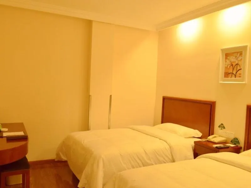 Bed in GreenTree Inn Shandong Qingdao Jiaozhou Bus Terminal Station Hai'er Avenue Express Hotel