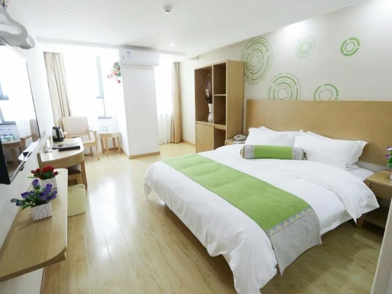 Bed in GreenTree Inn ZheJiang JiaXing West ZhongShan Road Vintage Car Building Express Hotel