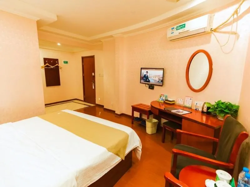 Bed in GreenTree Inn Zhejiang Shaoxing Paojiang Industrial Park Tanggong Road Business Hotel