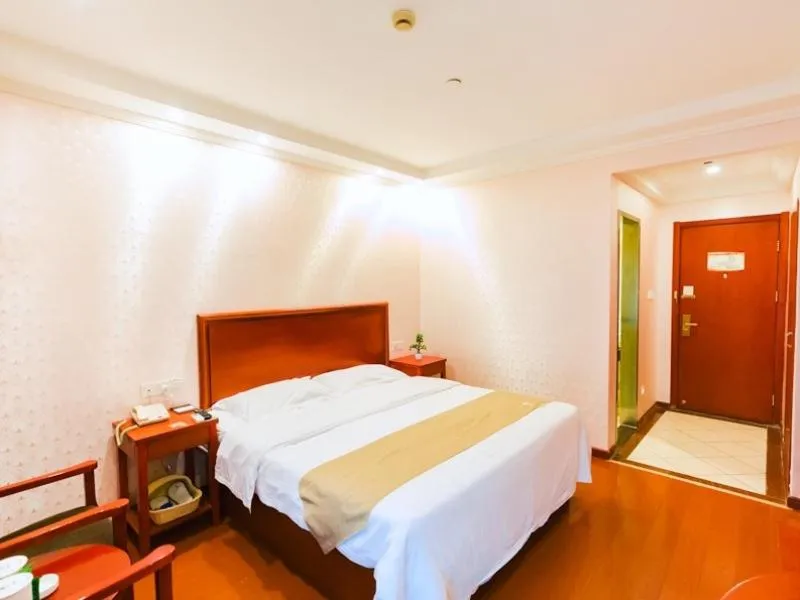 Bed in GreenTree Inn Zhejiang Shaoxing Paojiang Industrial Park Tanggong Road Business Hotel