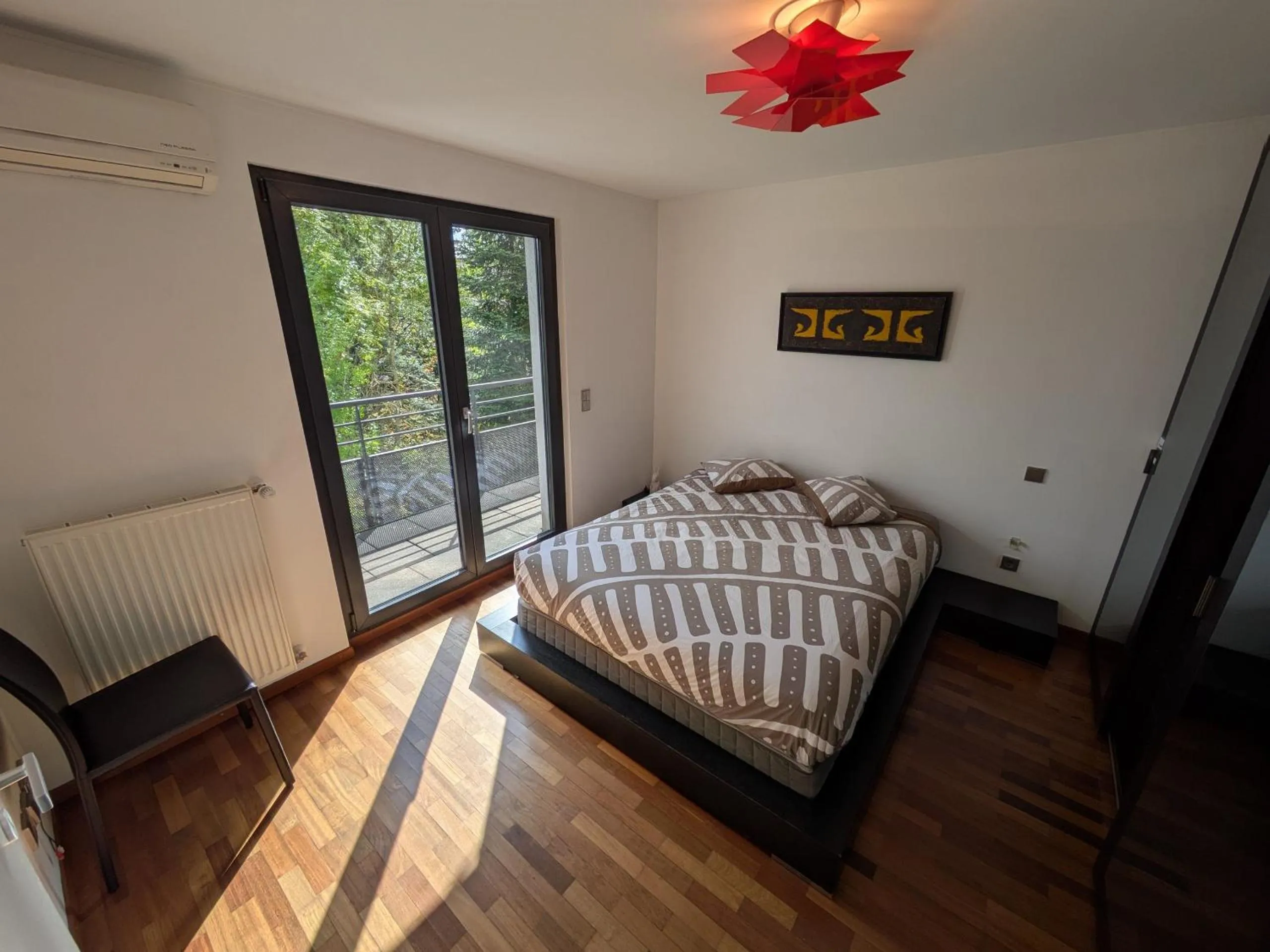 Bed in Topfloor Luxembourg Ville