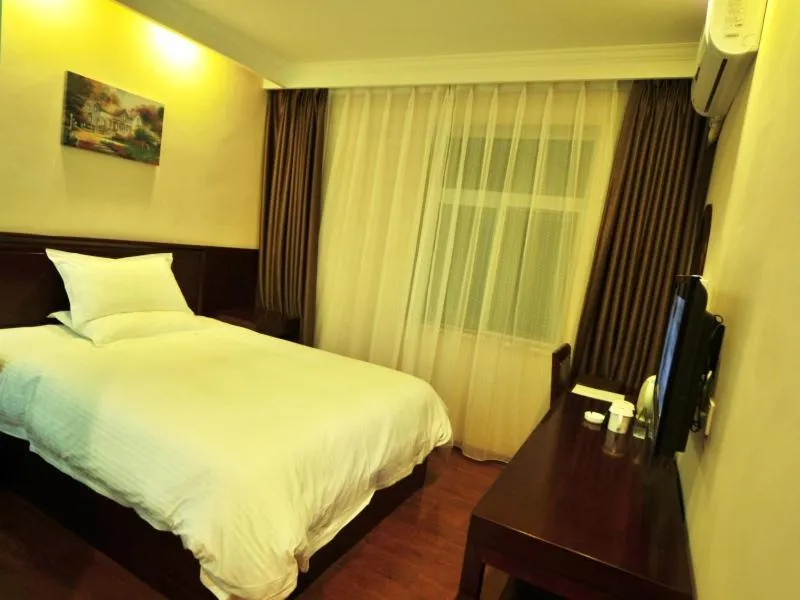 Bed in GreenTree Inn Yunnan Kunming Chenggong University City Shilin Street Express Hotel