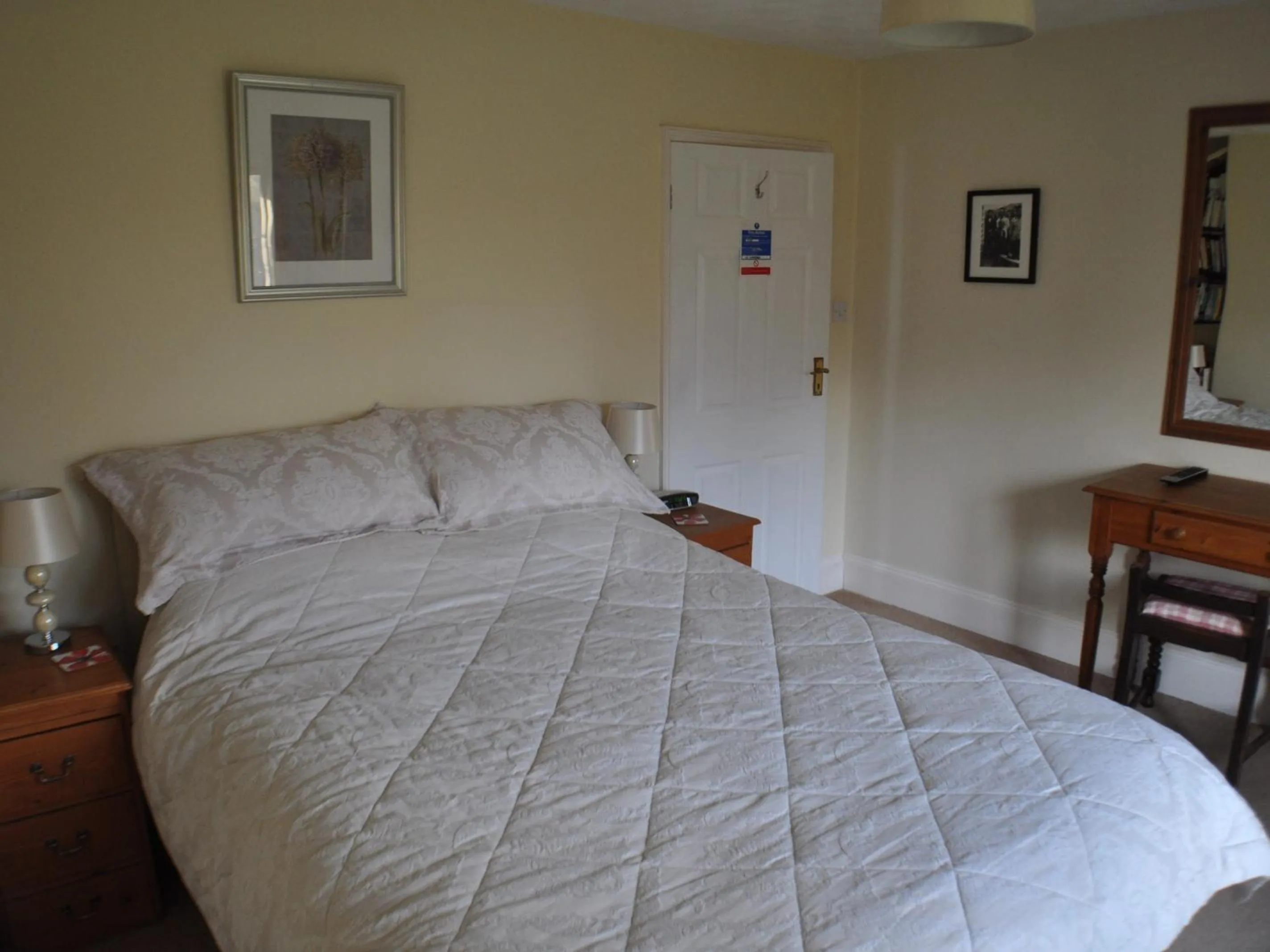 Bedroom, Bed in Burnt House Farm