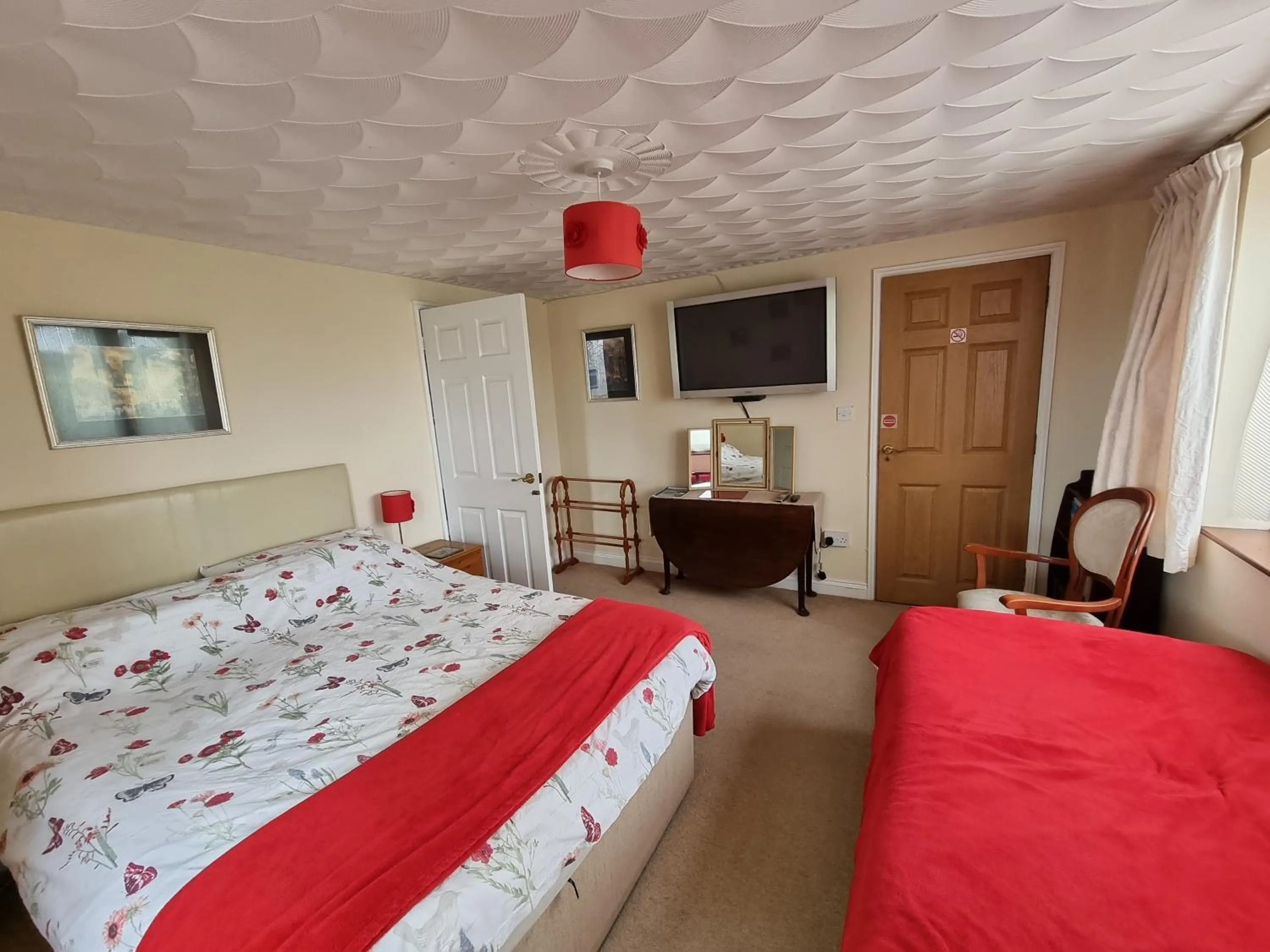 Bedroom, Bed in Burnt House Farm