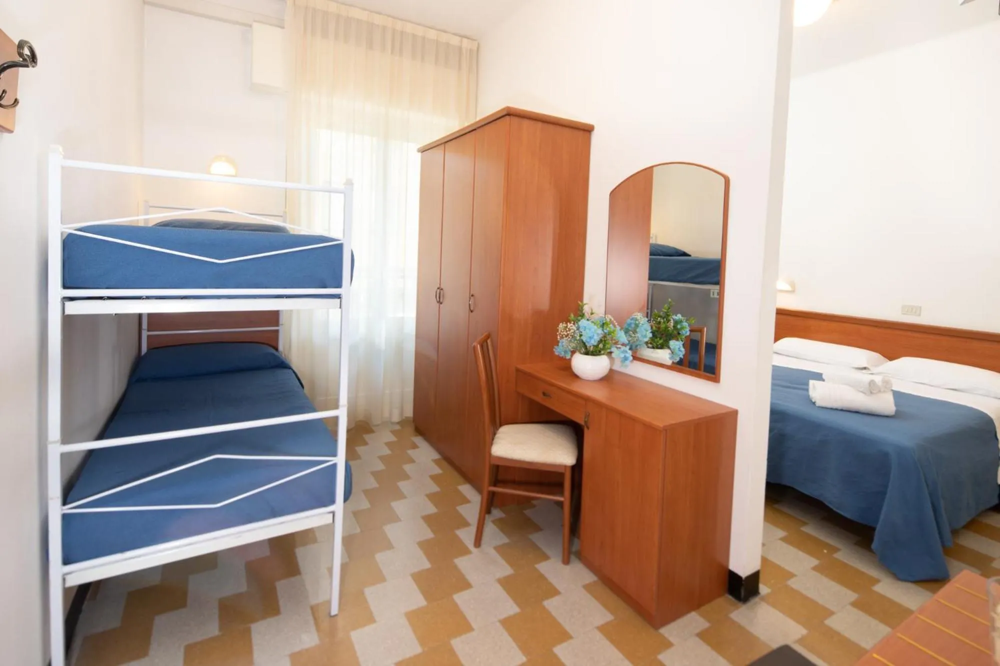 Photo of the whole room, Bed in B&B Italia