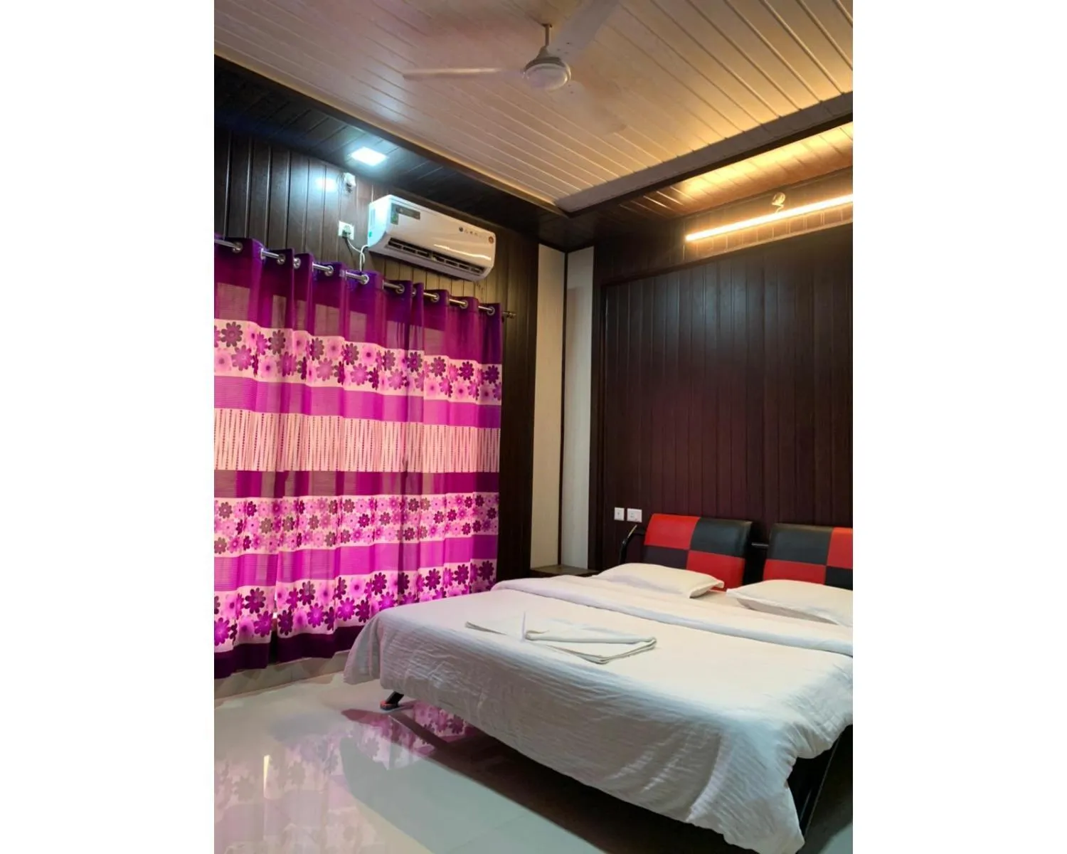 Bed in The shelar's Royal inn