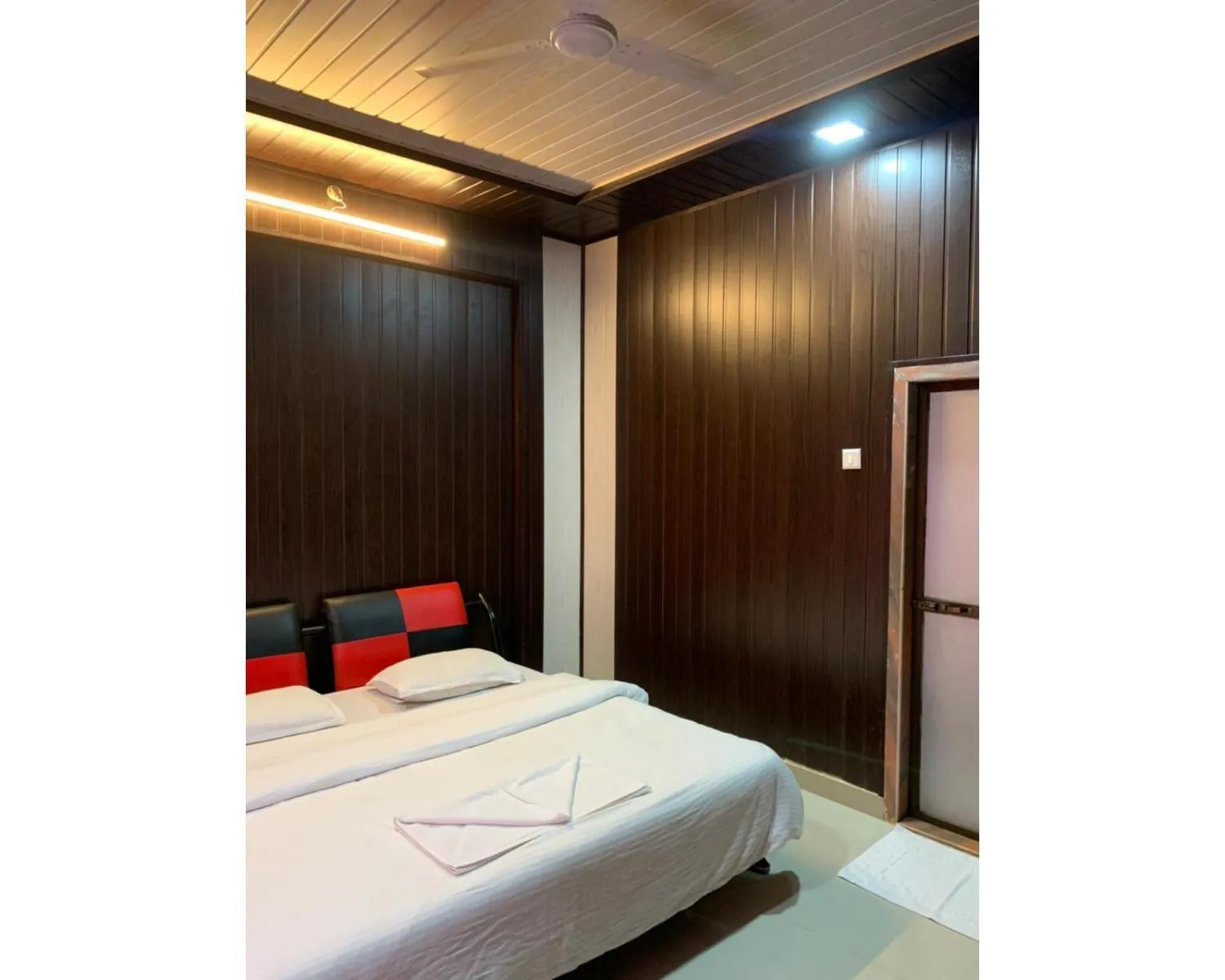 Bed in The shelar's Royal inn