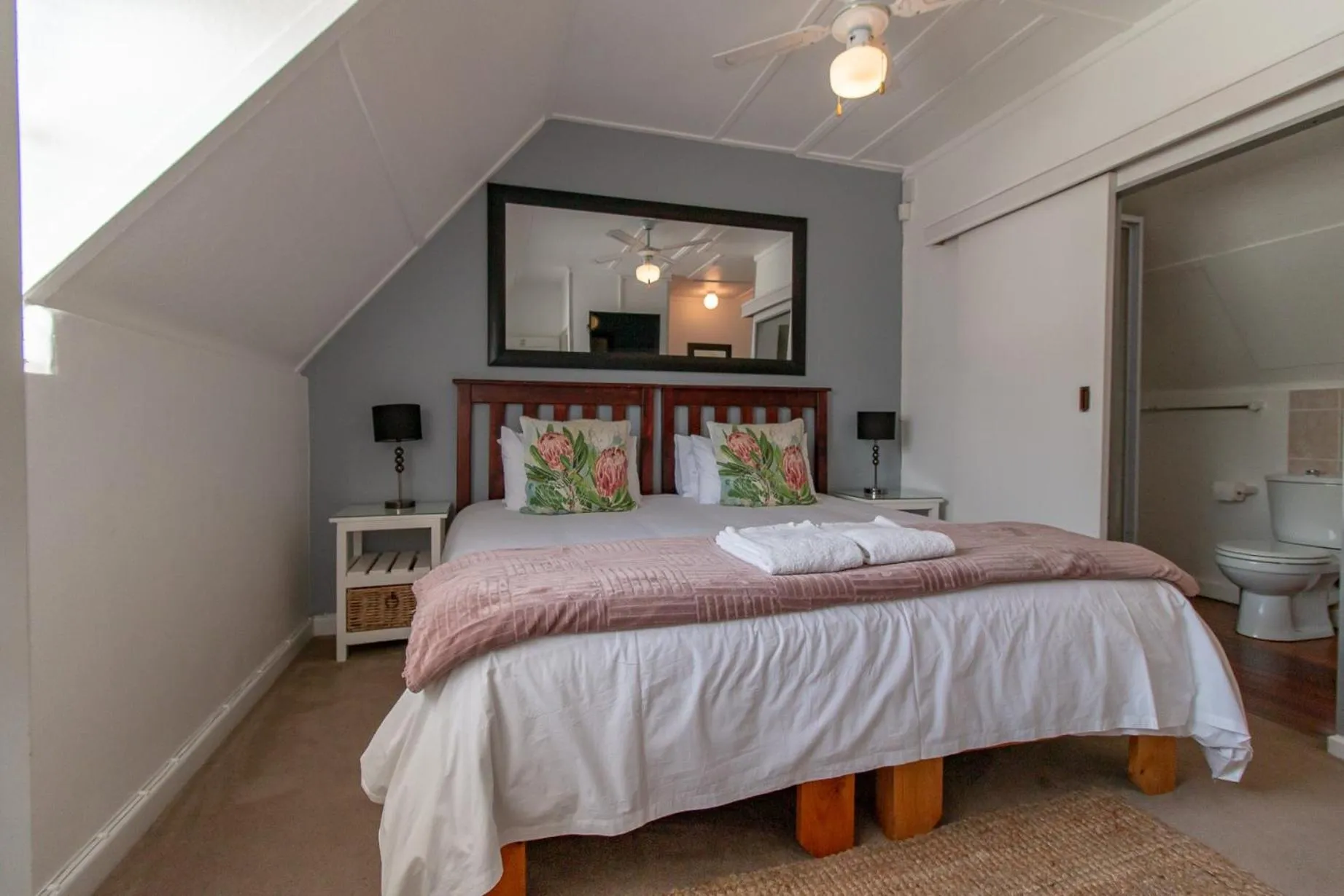 TV and multimedia, Bed in TwentyFour 17 Inn