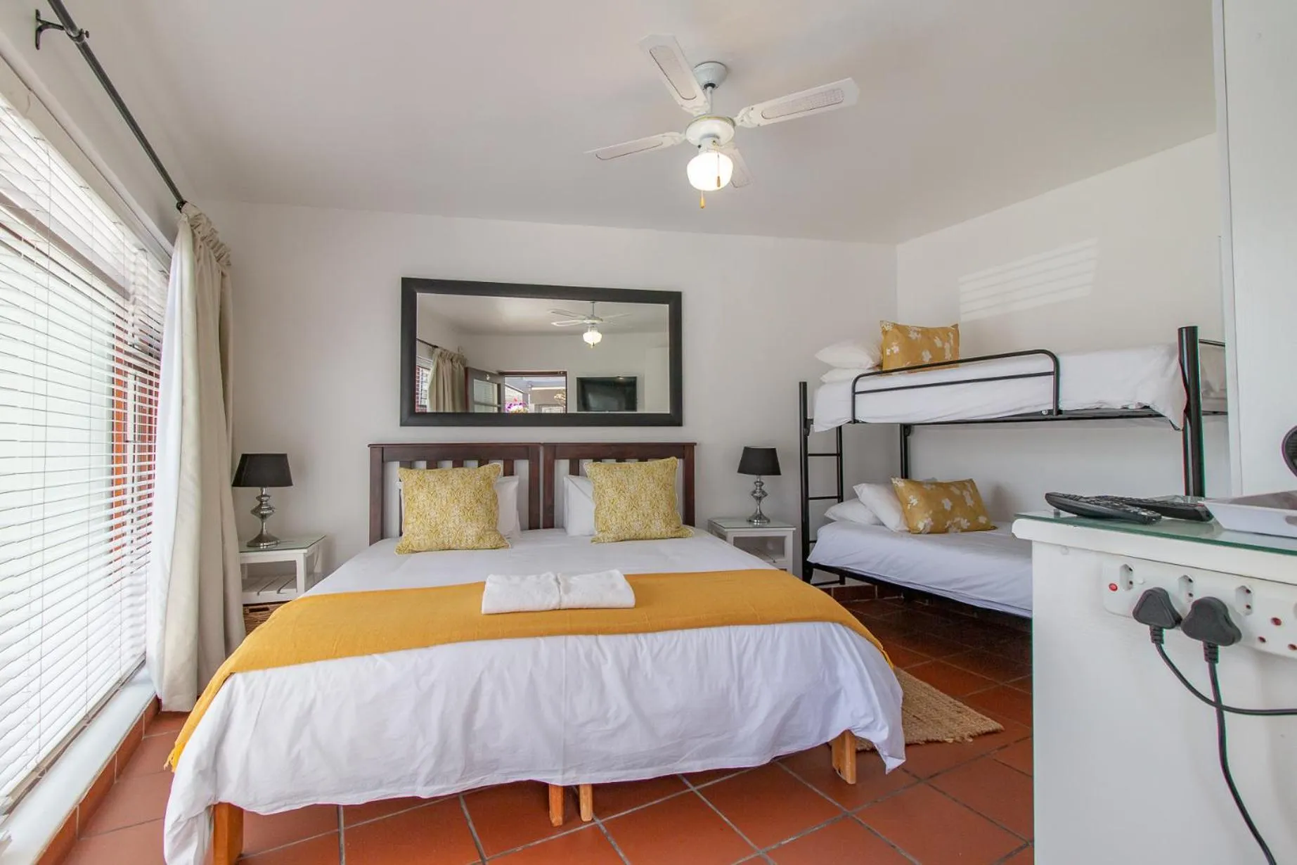 Bed in TwentyFour 17 Inn