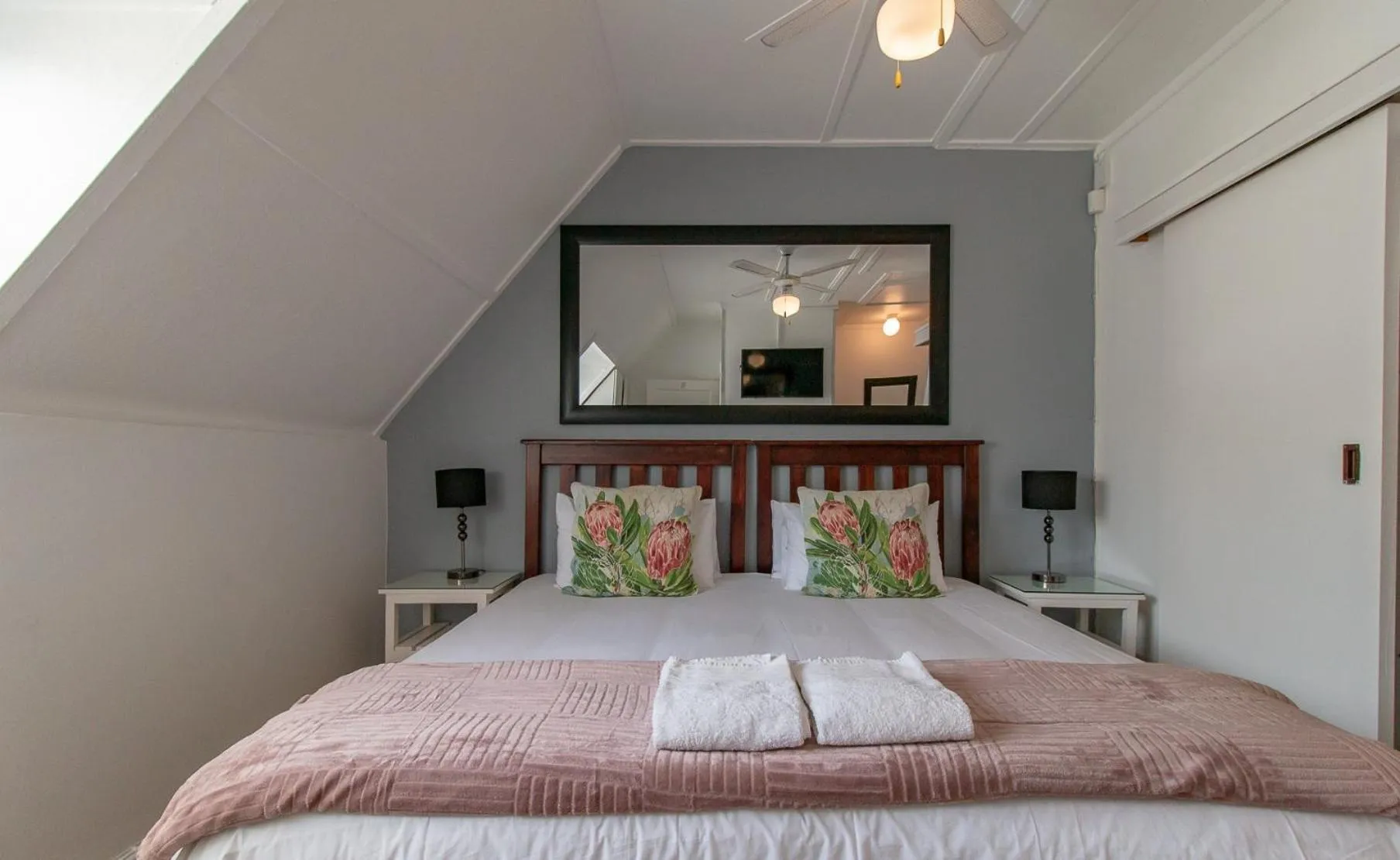 TV and multimedia, Bed in TwentyFour 17 Inn