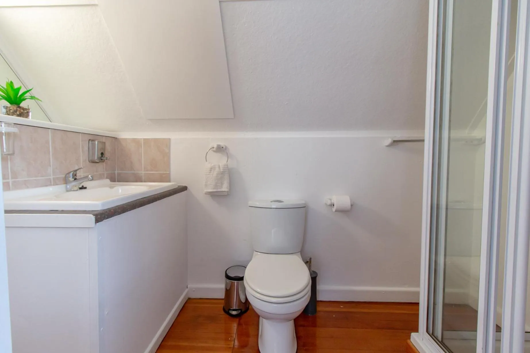 Shower in TwentyFour 17 Inn