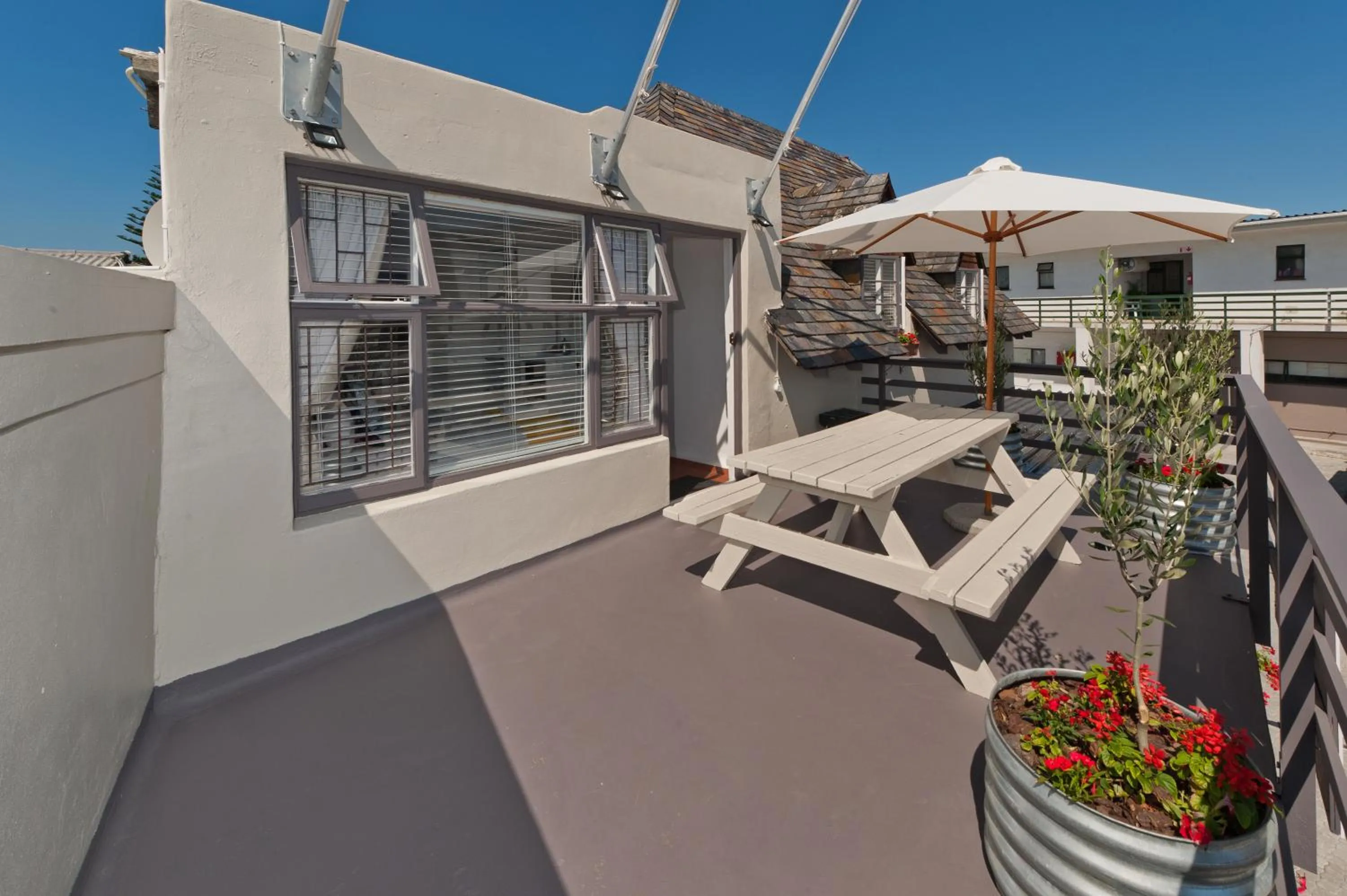 Property building in TwentyFour 17 Inn